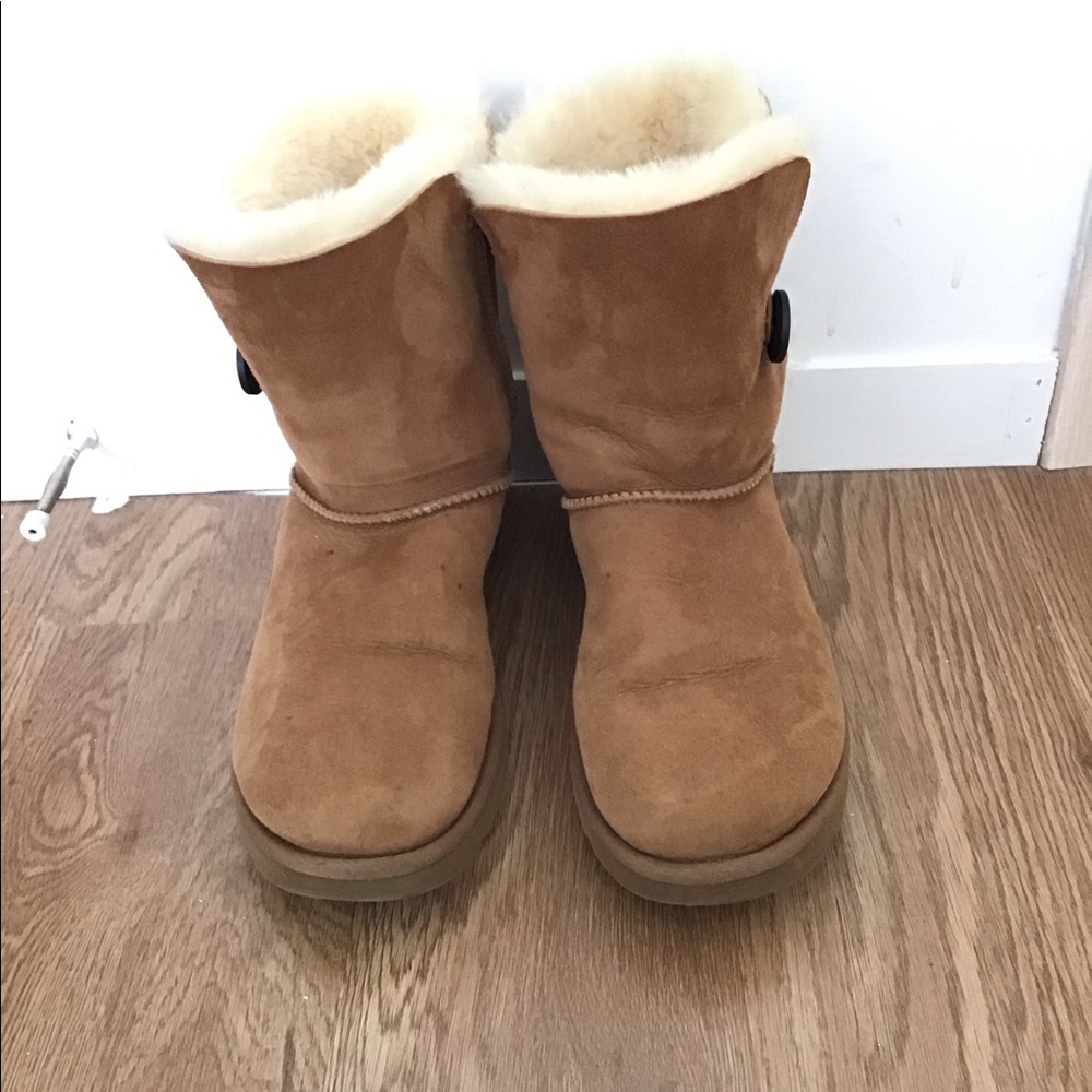 UGG